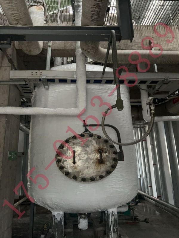 不锈钢管道150mm硅酸铝保温工人